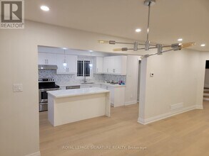 6429 Longspur Rd in Mississauga, ON - Building Photo - Building Photo