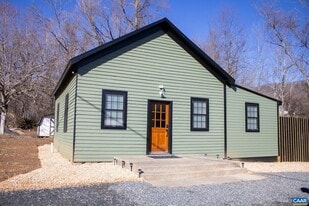 5 Brokenback Mountain Rd in Free Union, VA - Building Photo