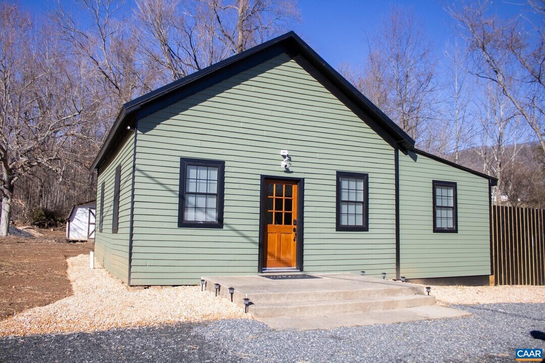 5 Brokenback Mountain Rd in Free Union, VA - Building Photo