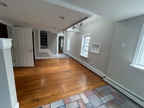 18 Grove St in Lynn, MA - Foto de edificio - Building Photo