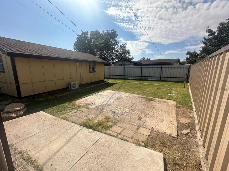 3614 Eisenhower Rd in Odessa, TX - Building Photo