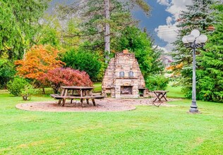 9471 Mayfield Rd in Chesterland, OH - Building Photo - Building Photo