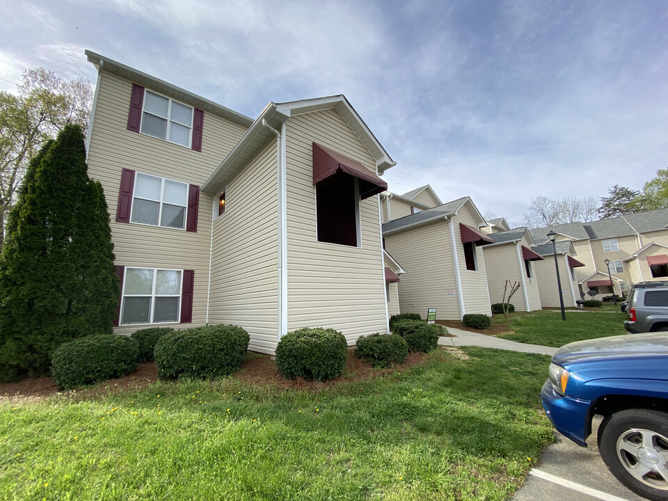 East Gate Village Condos in High Point, NC - Building Photo