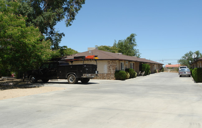 15398 Bear Valley Rd in Victorville, CA - Building Photo - Building Photo