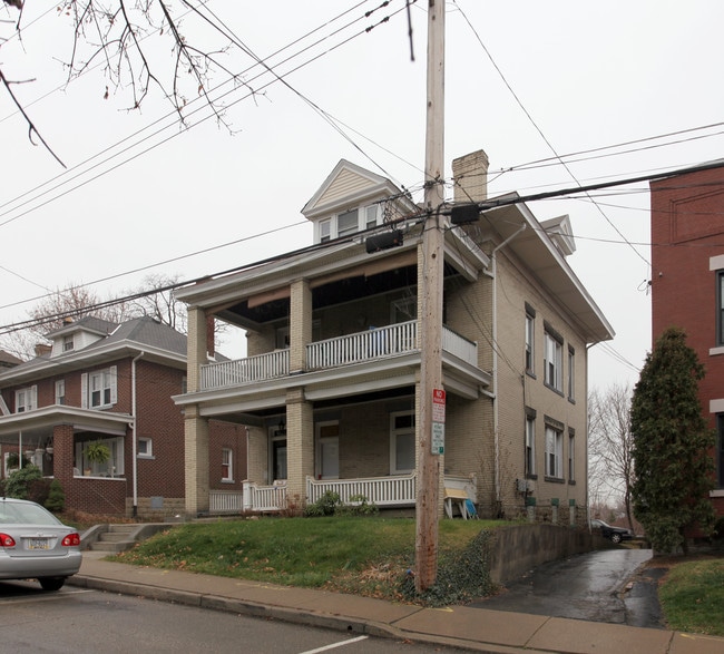 1435 Dormont Ave in Pittsburgh, PA - Foto de edificio - Building Photo