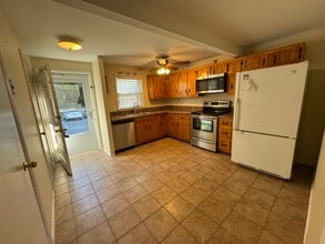 617 Millville Ave in Naugatuck, CT - Building Photo - Building Photo