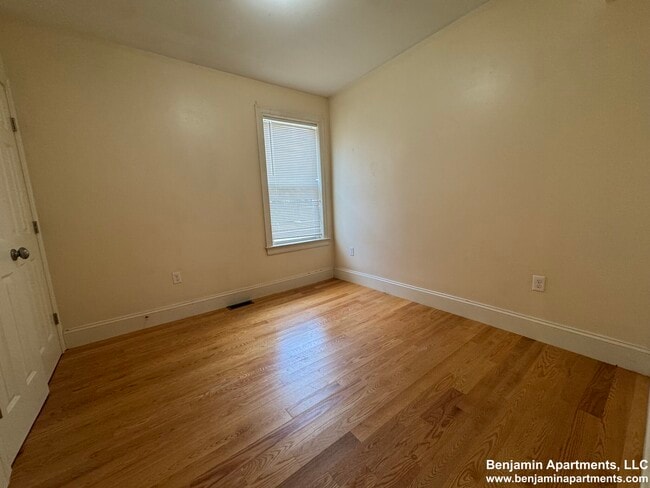 35 Pratt St, Unit 001R