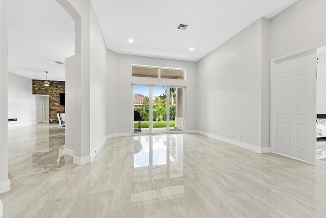 20094 W Key Dr in Boca Raton, FL - Foto de edificio - Building Photo