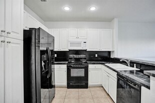 3313 NW 29th Ct in Lauderdale Lakes, FL - Building Photo