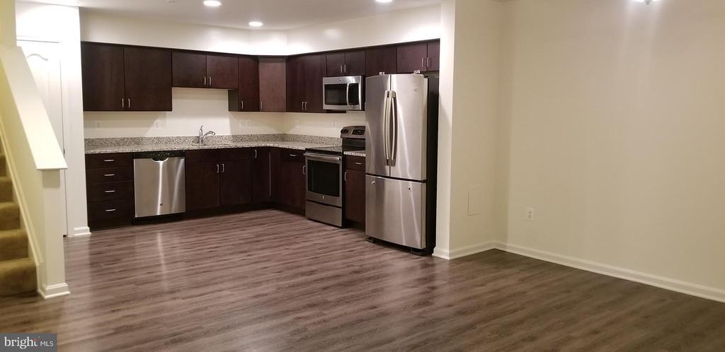 1826 Cassandra Dr in Eldersburg, MD - Building Photo