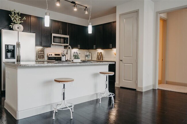 1301 Richmond Ave. in Houston, TX - Building Photo - Building Photo