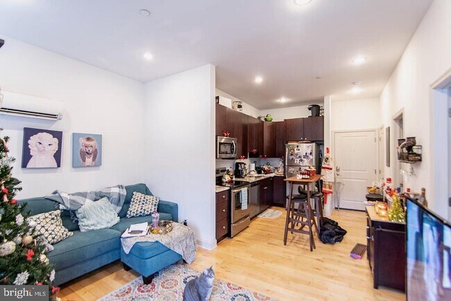 427 Monroe St in Philadelphia, PA - Building Photo - Building Photo