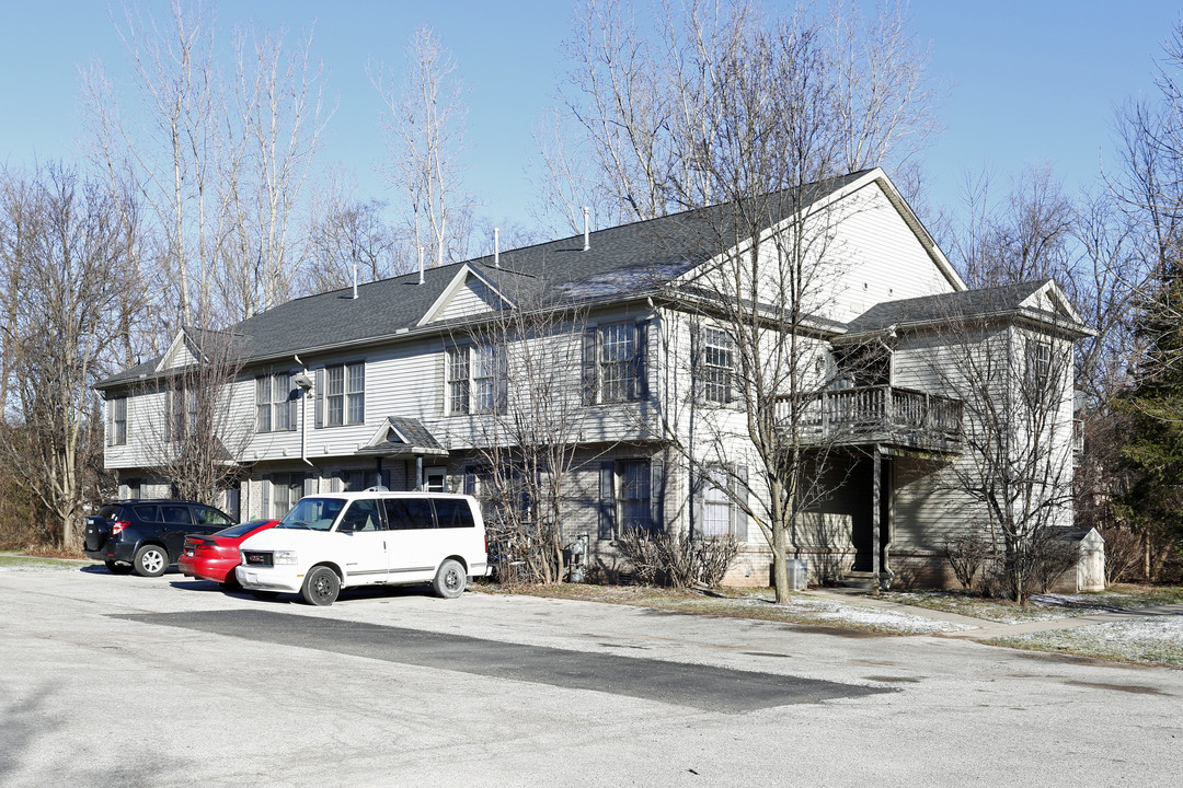 Cross Creek Apartments in Temperance, MI - Foto de edificio