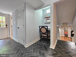 9025 Denise Ln in Fairfax, VA - Building Photo - Building Photo