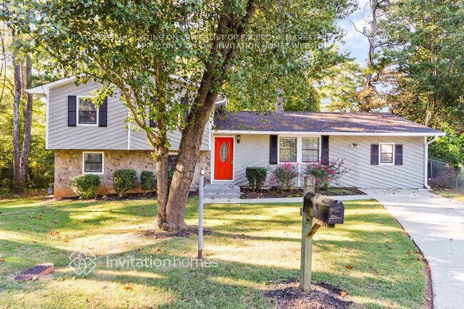 6075 Cherokee Valley Ln in Lithonia, GA - Building Photo - Building Photo