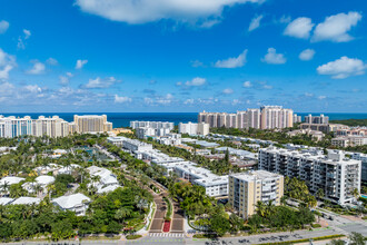 Key Biscayne VI Condominiums in Key Biscayne, FL - Building Photo - Building Photo