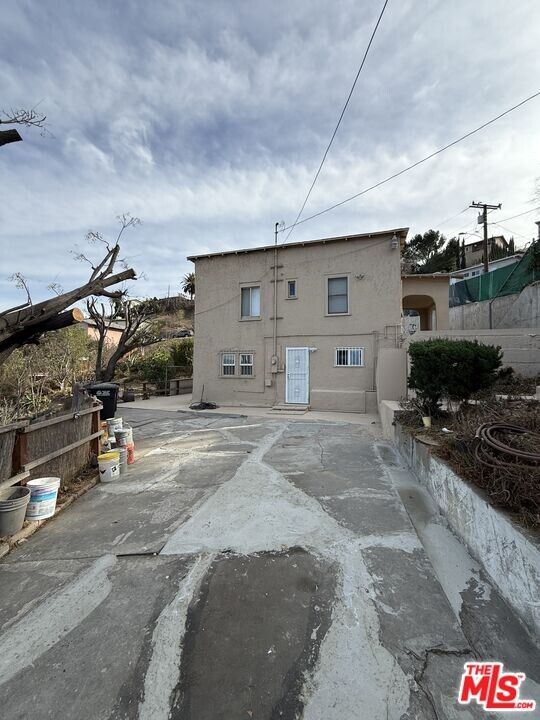 3903 Ramboz Dr in Los Angeles, CA - Building Photo