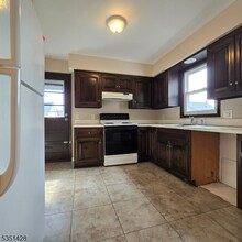 271 Newark Ave in Union, NJ - Foto de edificio - Building Photo