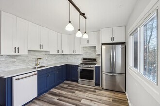 414 Skokie Ct in Wilmette, IL - Building Photo - Building Photo