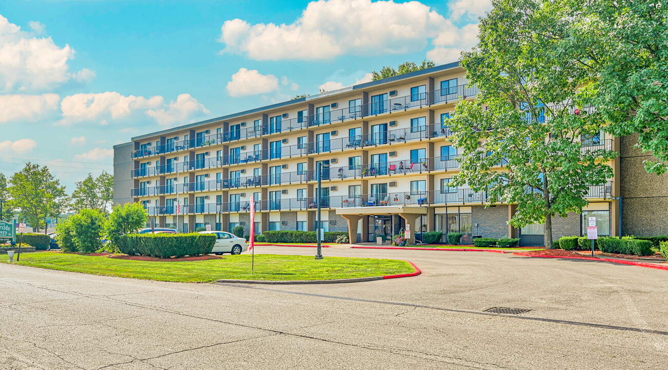 Riverside Towers in Coshocton, OH - Building Photo