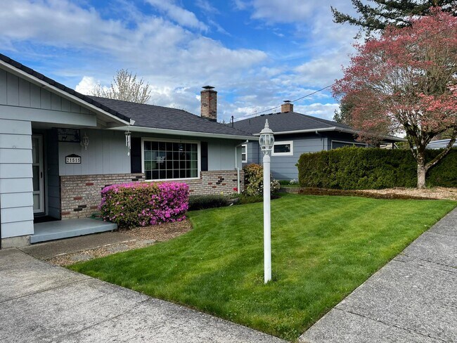 21515 SE Alder St in Gresham, OR - Building Photo - Building Photo