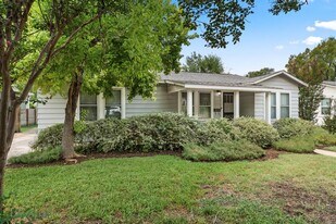 1303 Alegria Rd in Austin, TX - Building Photo