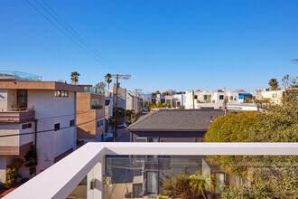 14 Westwind St in Los Angeles, CA - Building Photo - Building Photo