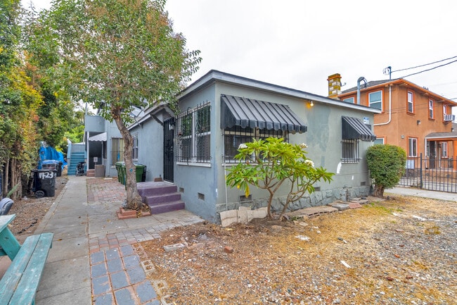 1723 W 35th Pl, Unit 1723