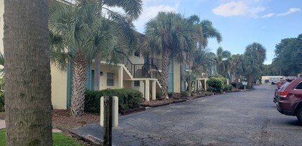 2181 Lakeview Dr, Unit 109 in Sebring, FL - Foto de edificio - Building Photo