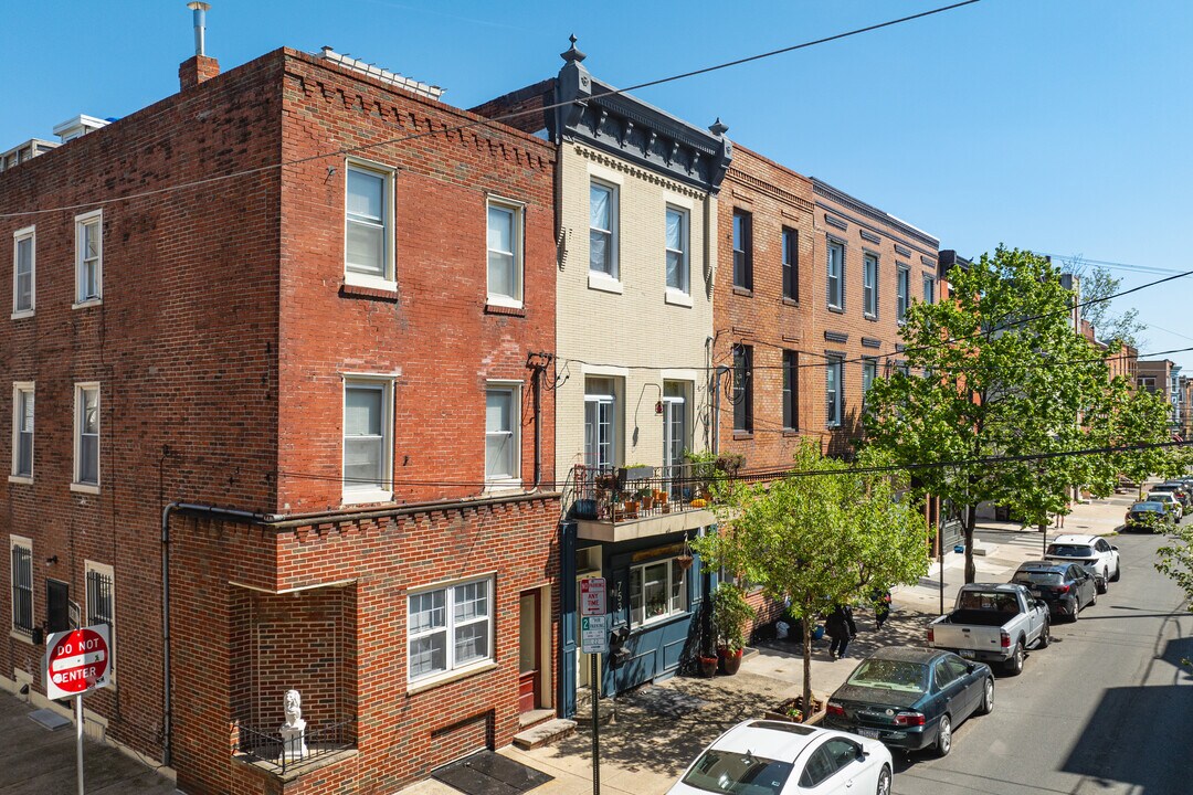 753 S 8Th St in Philadelphia, PA - Building Photo