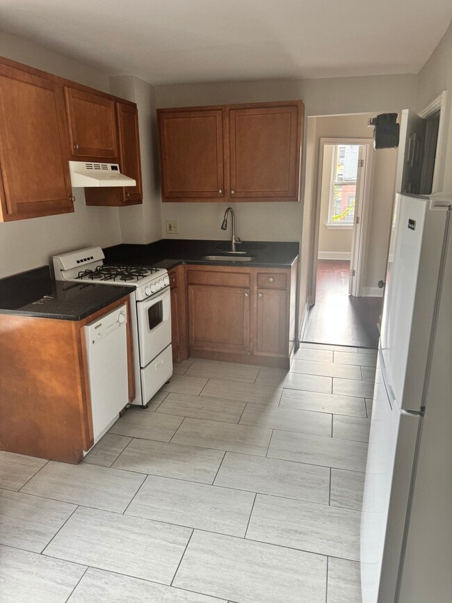 93 West Cedar St, Unit 70-16