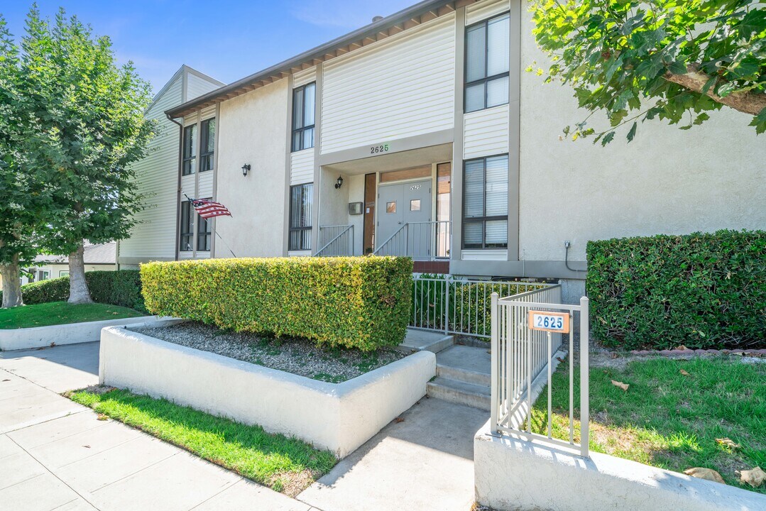2625 N Lincoln St, Unit E in Burbank, CA - Foto de edificio