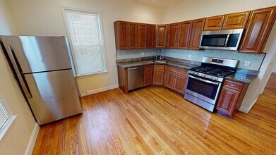 55 Hazleton St, Unit 2 in Boston, MA - Foto de edificio - Building Photo