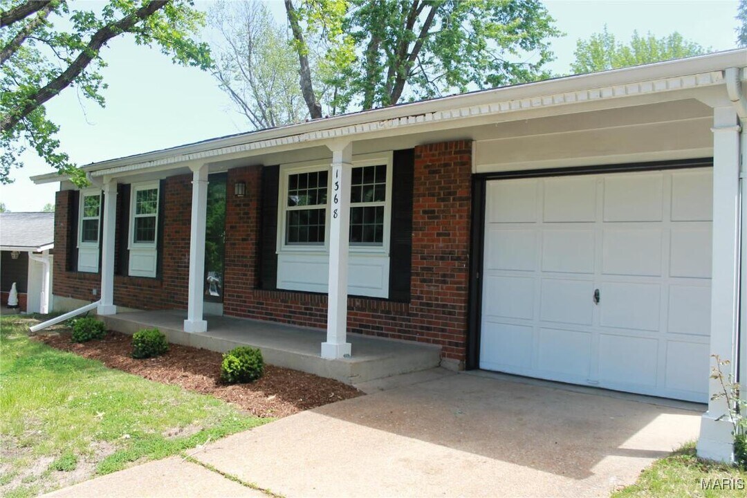 1368 Glenrock Dr in Maryland Heights, MO - Building Photo
