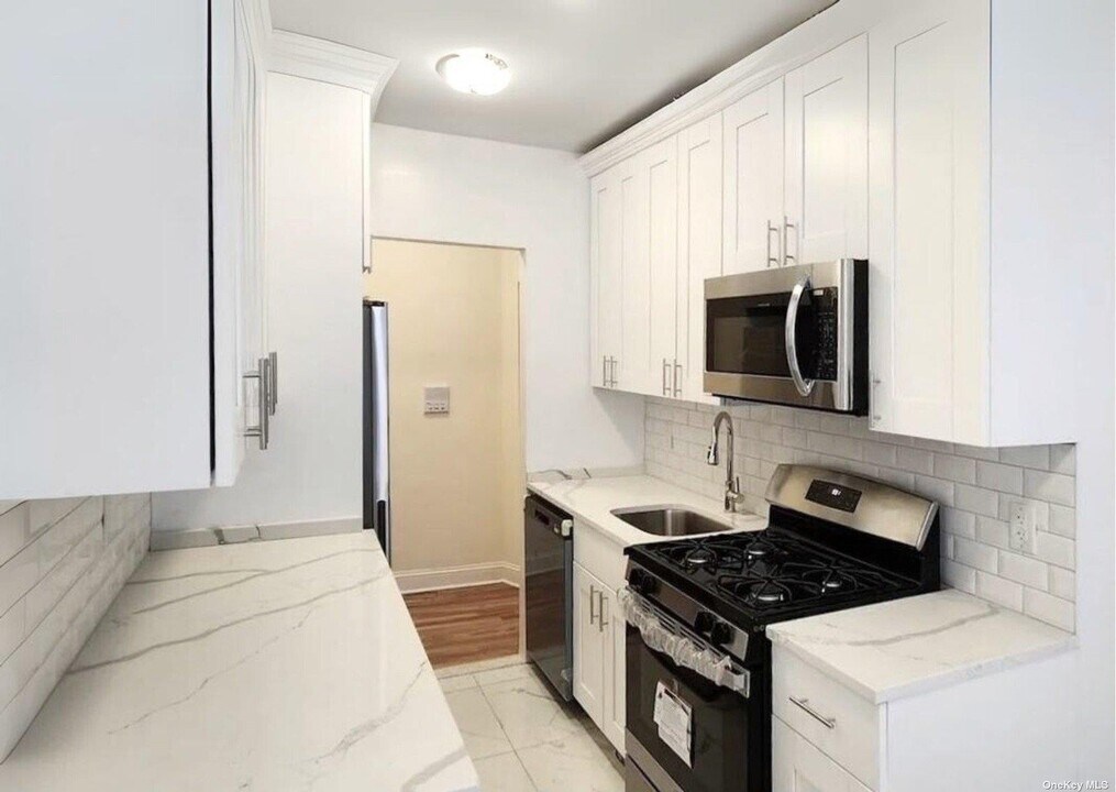 83-52 Talbot St in Queens, NY - Foto de edificio
