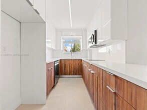 4854 NW 7th St in Miami, FL - Building Photo - Building Photo