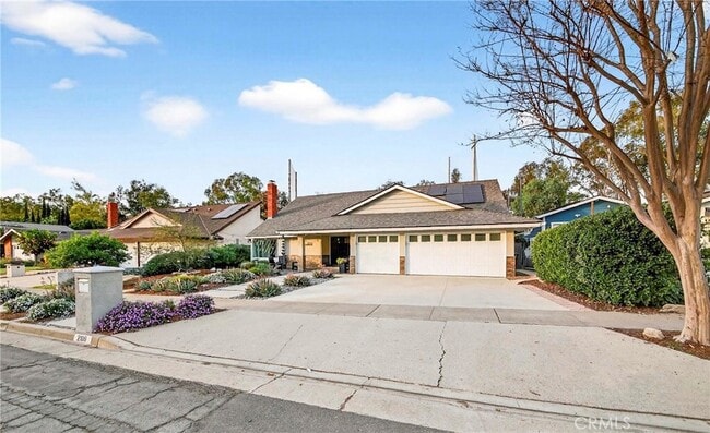 2109 Smokewood Ave in Fullerton, CA - Foto de edificio - Building Photo