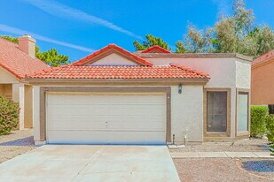 549 N Granite St in Gilbert, AZ - Building Photo