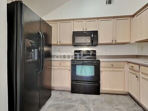 6889 Show Boat Ln in Cordova, TN - Foto de edificio - Building Photo