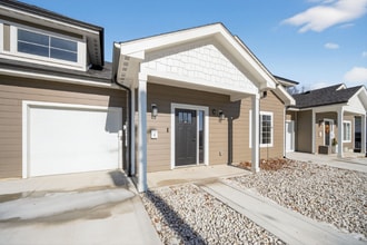 508 W 2nd Ave, Unit C in Indianola, IA - Foto de edificio - Building Photo