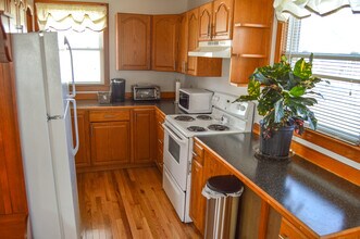 18 Brooks Ave, Unit #2 in Newport, RI - Building Photo - Building Photo