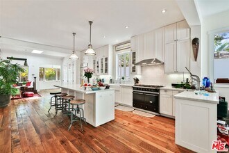 749 Milwood Ave in Los Angeles, CA - Building Photo - Building Photo