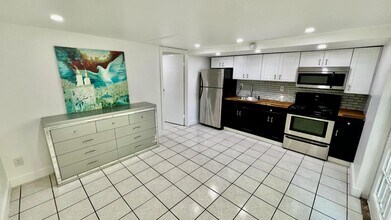 48 SW 14th St in Dania Beach, FL - Building Photo - Building Photo