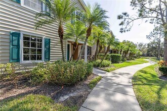 7428 Vista Way in Bradenton, FL - Foto de edificio - Building Photo