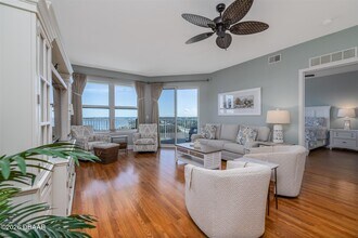 2801 S Ridgewood Ave in South Daytona, FL - Building Photo - Building Photo