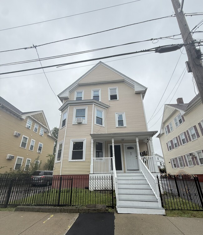 32 Goddard St, Unit 1