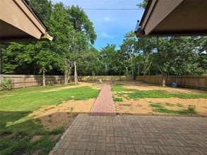 4242 Honey Oaks Dr in Seabrook, TX - Building Photo - Building Photo