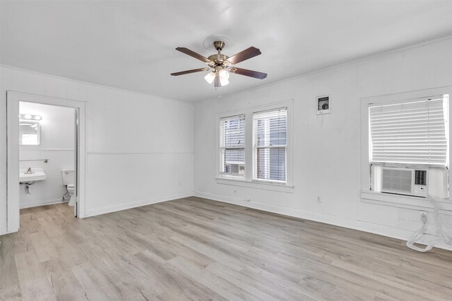 property at 1133 W Clay St