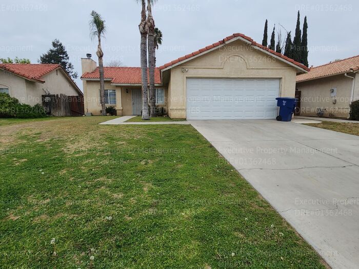 5515 Sugar Pine Dr in Bakersfield, CA - Building Photo