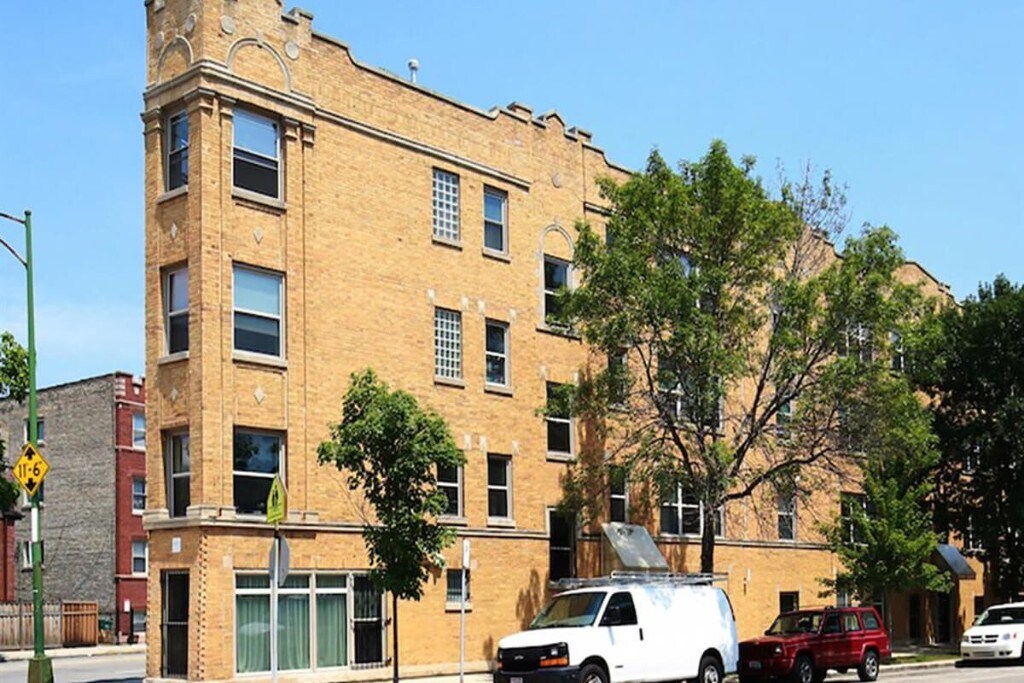 7223 N Rogers Ave in Chicago, IL - Building Photo